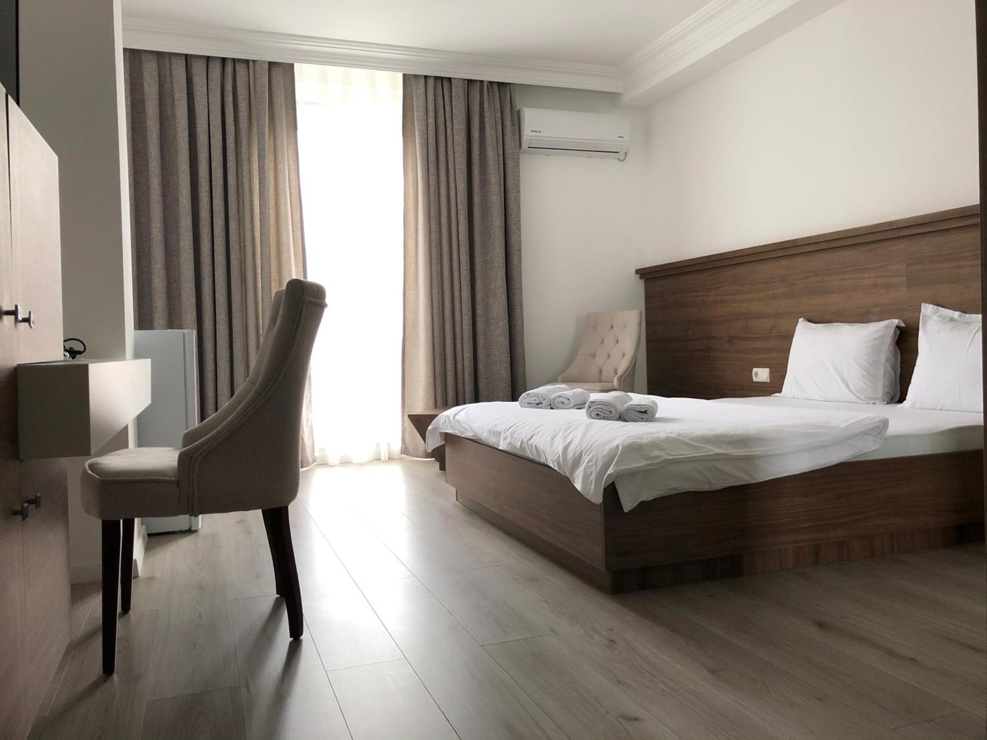 Hotel Dardani Titova Mitrovica Eksteriør billede